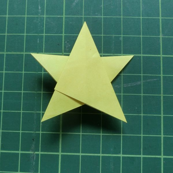 折り紙の星の簡単な折り方 1枚の平面折りでクリスマスやメダル 七夕にも ちょちょいの工作部屋