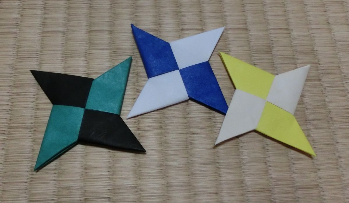 2枚で作る折り紙コマの折り方 簡単に折れて回せる男の子に人気の工作 ちょちょいの工作部屋