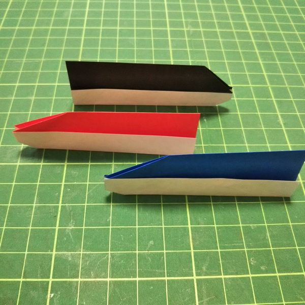 折り紙 新幹線の折り方 簡単にできる平面作品男の子と一緒に折りたい ちょちょいの工作部屋