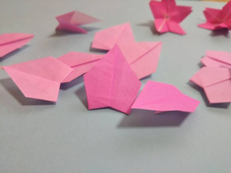 桜の花びら折り紙の折り方 切らずに作れる 簡単可愛い春にピッタリ