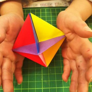 遊べる折り紙 吹きコマの折り方 6枚使ってくるくる回るコマを作って遊ぶ ちょちょいの工作部屋