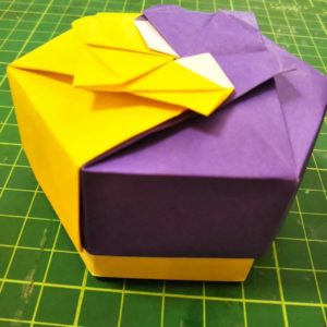 折り紙2枚でできる六角形の箱の折り方作り方 可愛いふたと併せてプレゼントにも ちょちょいの工作部屋