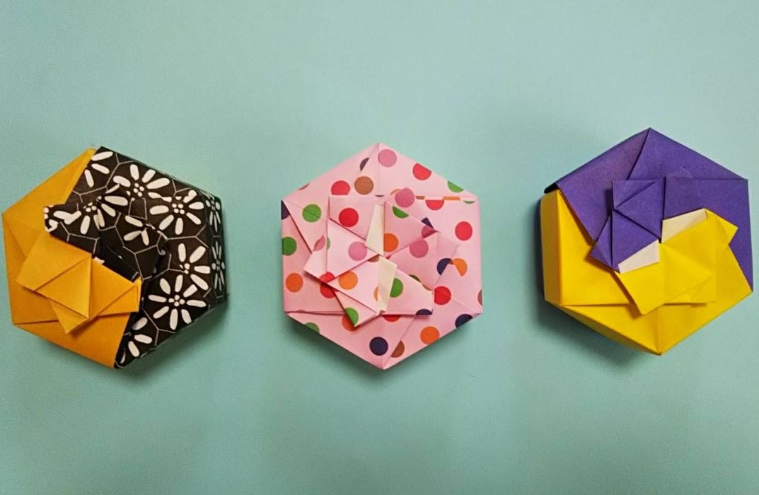 折り紙2枚でできる六角形の箱の折り方作り方 可愛いふたと併せてプレゼントにも ちょちょいの工作部屋